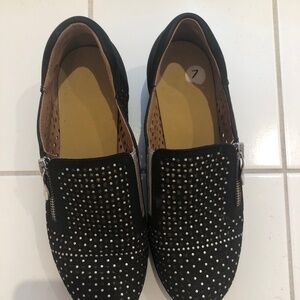 Black Leather with Silver Dot Size 7 Comfortable Shoes